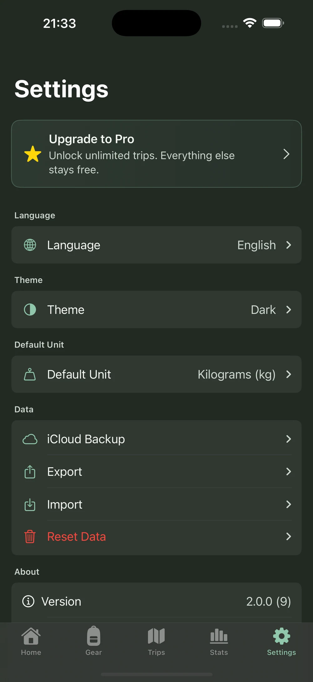 HikerKit 2.0 English interface — Settings: English and Dark theme